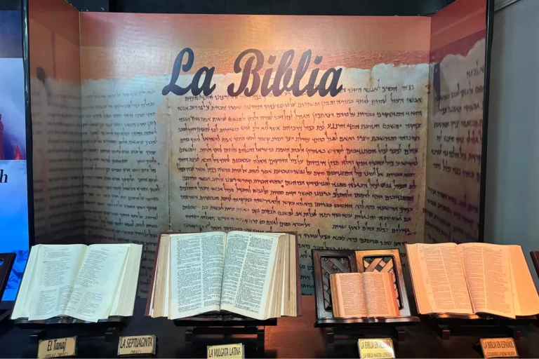 Exhibición de la Bilia en Museo Vida y Obra de Jesucristo