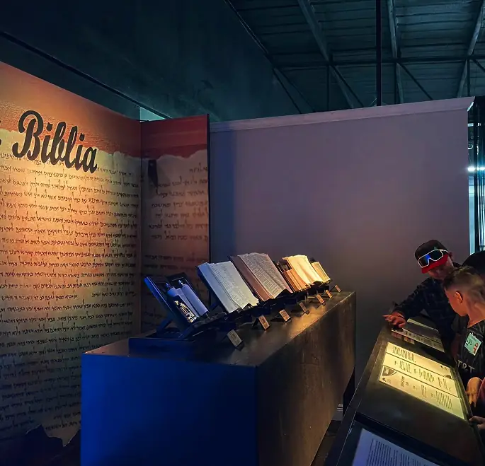 Exhibición de la Biblia del Museo Vida y Obra de Jesucristo